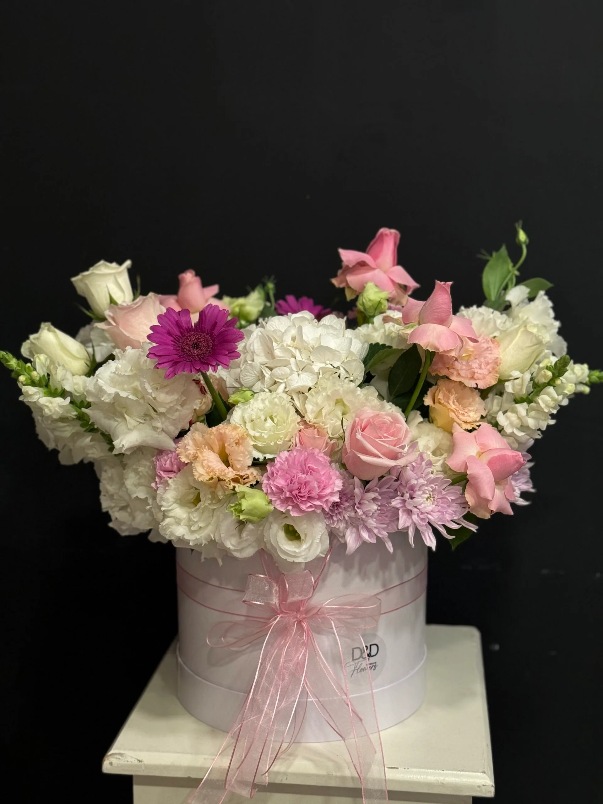 White Flower Arrangement - Görsel 3