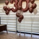 30. Doğum Günü İçin Helyumlu Balonlarla Özel Oda Süslemesi